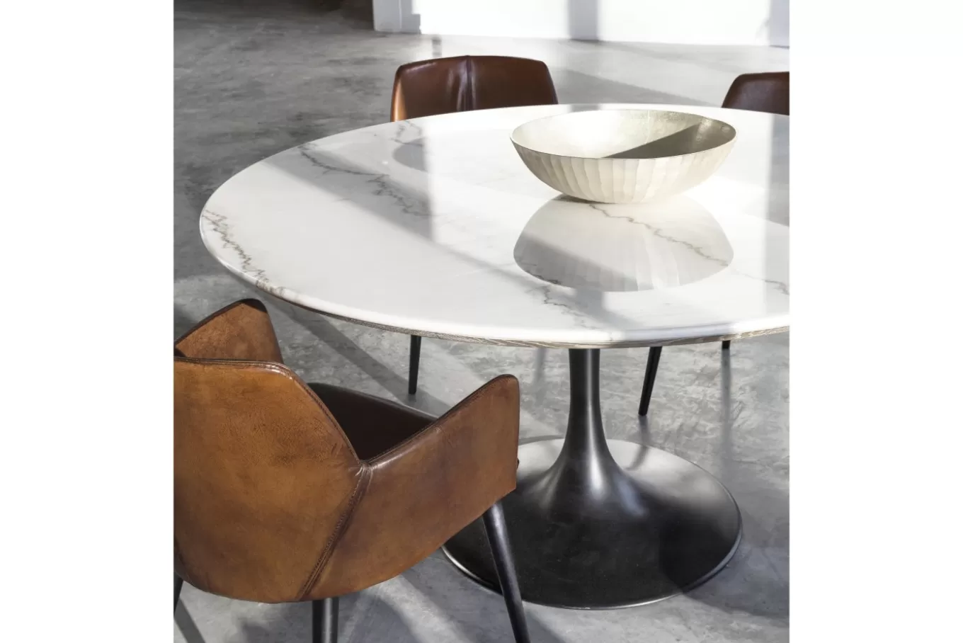 Sale TERNI, chaise, vintage en cuir de buffle, pieds en bois massif Chaises | Chaises